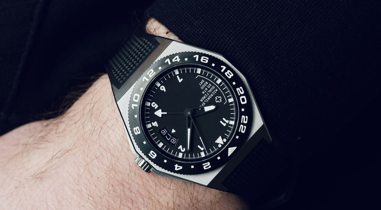 Micromilspec Pilot GMT Dualtimer Review Sellita SW330-2 Military Watch Mainspring Watch Magazine