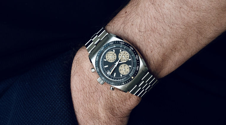 Nivada Grenchen Autochron Mecaquartz Review Swiss Made Chronograph Vintage Watch Seiko VK67 Mainspring Watch Magazine