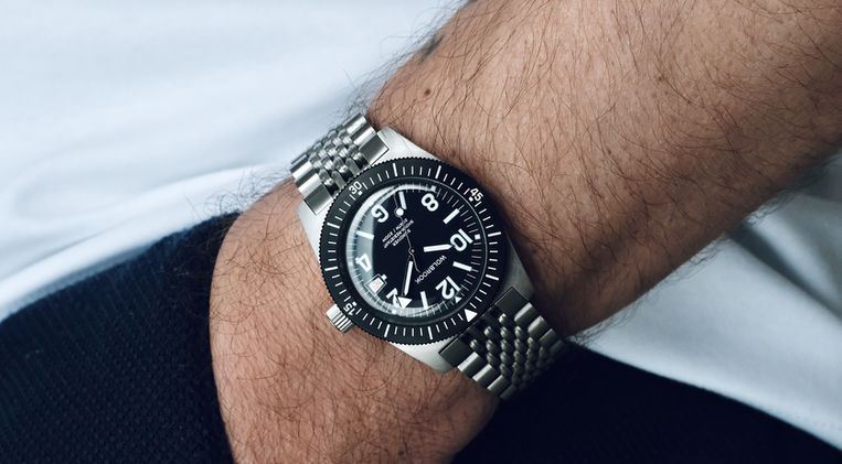 Wolbrook Skin Diver 38 White Lume Date Review Vintage Watch Mainspring Watch Magazine Dive Watch Miyota 9015 