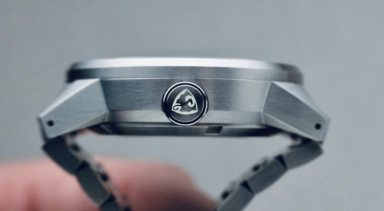 Draken Peregrine Version B_Review_Live Shots_Mainspring Watch