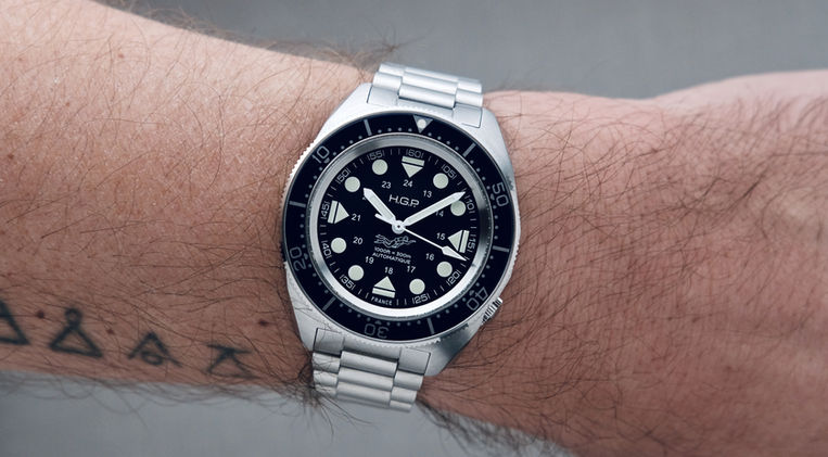 H.G.P. Diver 300M Commando Blue Review French Dive Watch Military Diver Miyota 9039 Tool Watch Mainspring Watch Magazine
