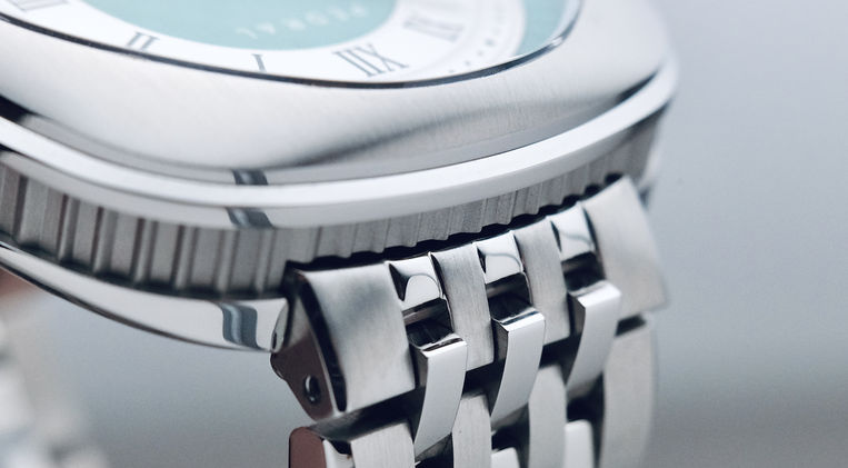 Pedral Triomphe Emeraude Vert Review Micro Indy Collective Giulloche Dial Dress Sports Watch Sellita Mainspring Watch Magazine