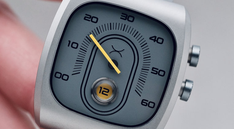 Xeric Retroscope Jump Hour Gray Yellow Review Rétrograde Minute Quartz Mainspring Watch Magazine