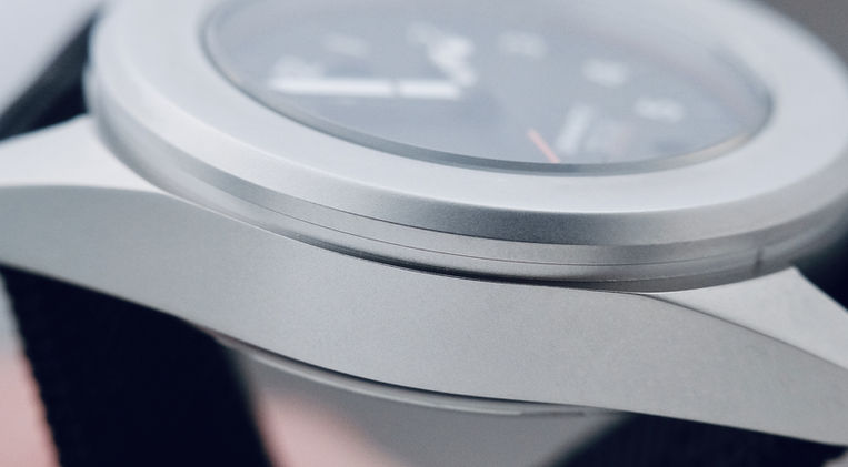 Unimatic Modello Quattro UT4-GMT Review Italian Watch Brand Tool Watch Quartz Shock Protection Mainspring Watch Magazine