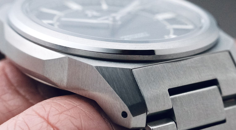 RZE Resolute 36 Waypoint Review Singapore Watch Brand Hardened Titanium Case Miyota 9039 Mainspring Watch Magazine