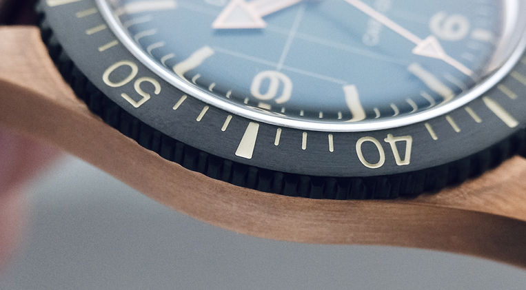 Carlingue Diver 01 Bronze Bronze and Green Review Vintage Dive Wach Mainspring Watch Magazine