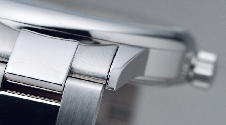 Nomos Club Sport Neomatik Worldtimer Blue Reference 790 Review German Watch Brand Glashütte GMT In-House Caliber Mainspring Watch Magazine