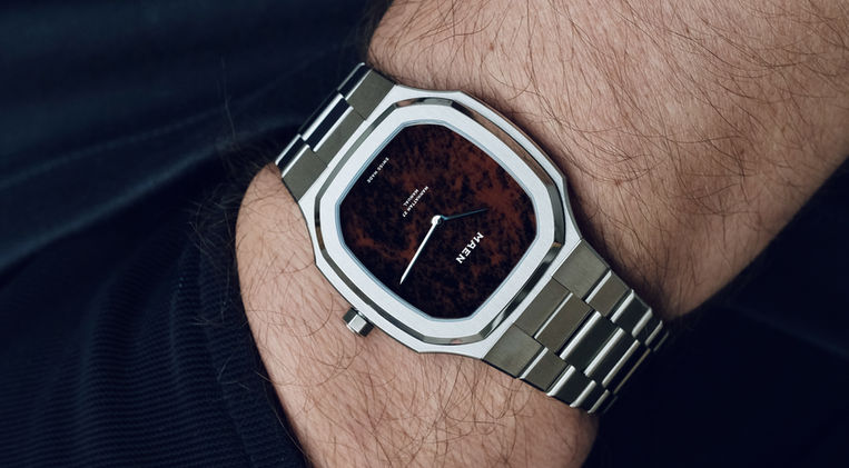 Maen Manhattan 37 Ultra-Thin Golden Swan Review Swedish Microbrand Stone Dial La Joux-Perret D101 Mainspring Watch Magazine