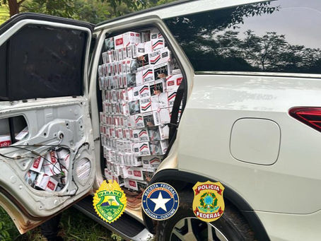 PF, Receita Federal e PM apreendem veículo carregado com cigarros