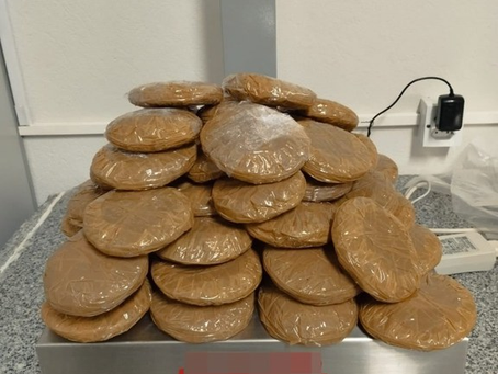 PF apreende 8kg de cocaína no Aeroporto Internacional de Recife.