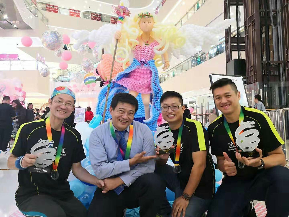 與世界冠軍-李承峰老師合影