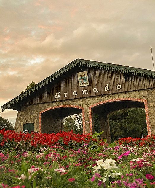 Pórtico da cidade de Gramado RS,  uma das unidades da HAROS Consultoria