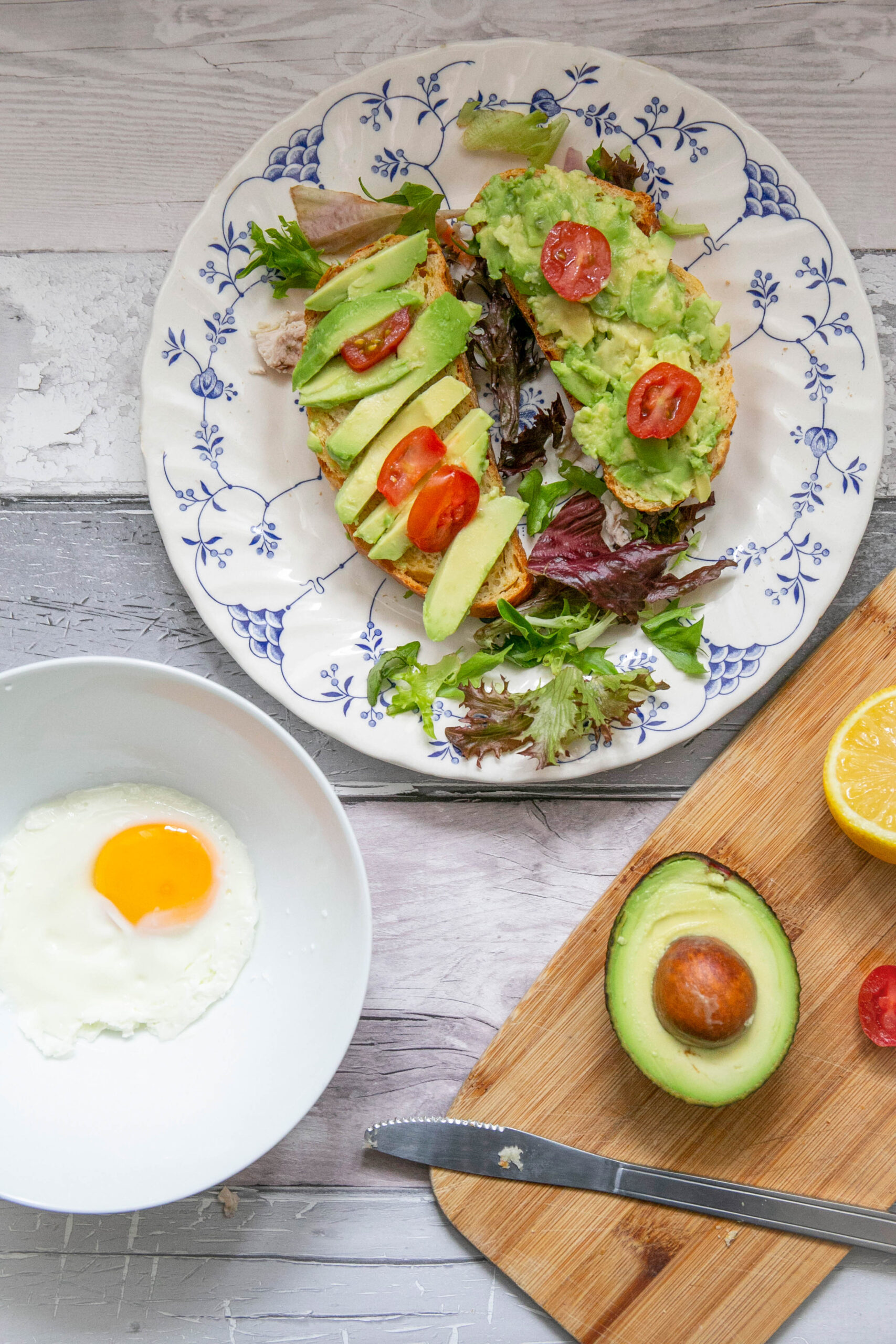 Avocado toast with vegetables