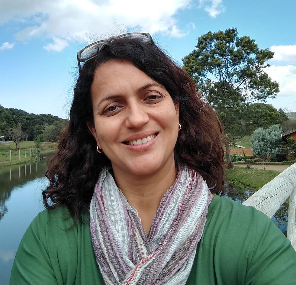 Elizabeth usa a escuta ativa nas reuniões que coordena