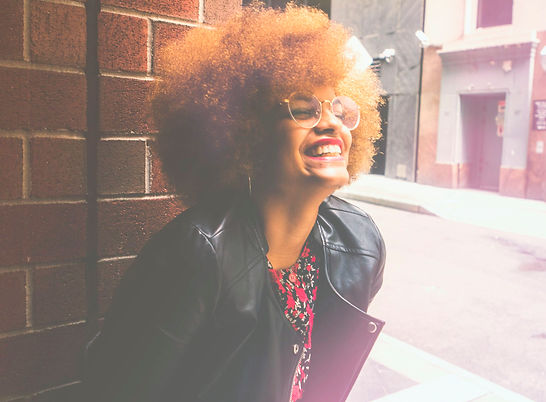 mulher afro sorrindo.jpg