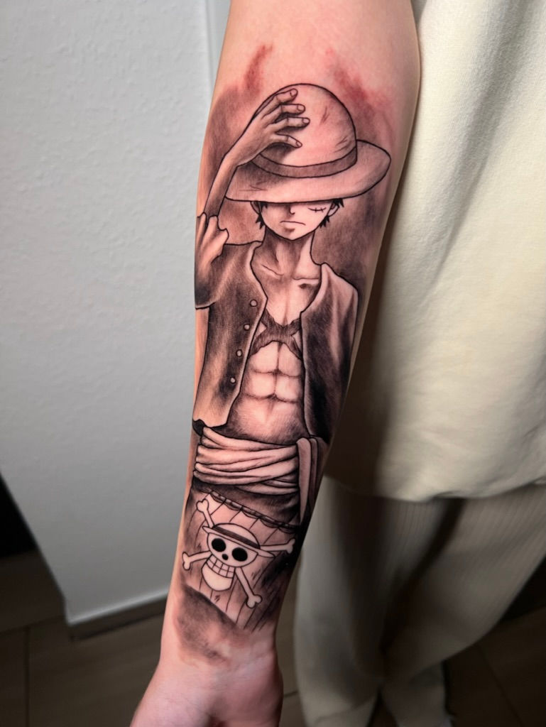 One Piece Ruffy Tattoo mit Strohhut Fahne black & gray Anime Stuttgart