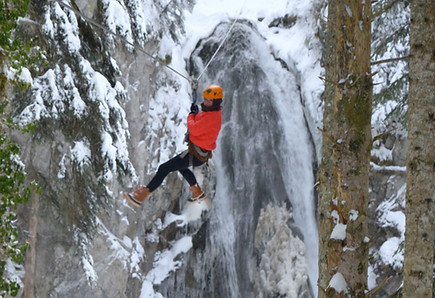 Ice tyrolienne cascade gelée