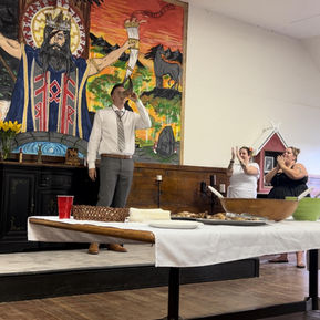 Lou Nickerson takes his Folkbuilder oath at Midsummer in Odinshof