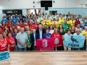 los asistentes junto con los representantes del Cabildo de Fuerteventura, la Asociación NeurolÃmpica y de Padilla Supermercados Spar