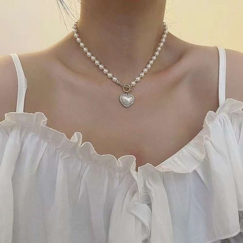 Thumbnail: Beautiful Pearly Heart Necklace