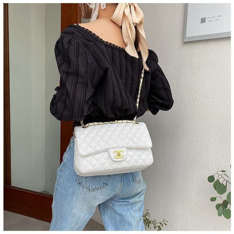Thumbnail: Beautiful White Bag for Ladies