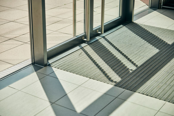 Eingangselement Kirche Altenbach.jpg