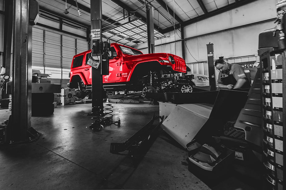 Stockbild eines roten Geländewagen als Designelement für die Autohaus-Wissemborski Webseite