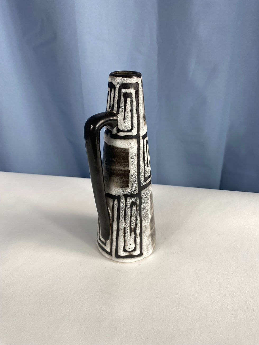 Thumbnail: Black and white vase