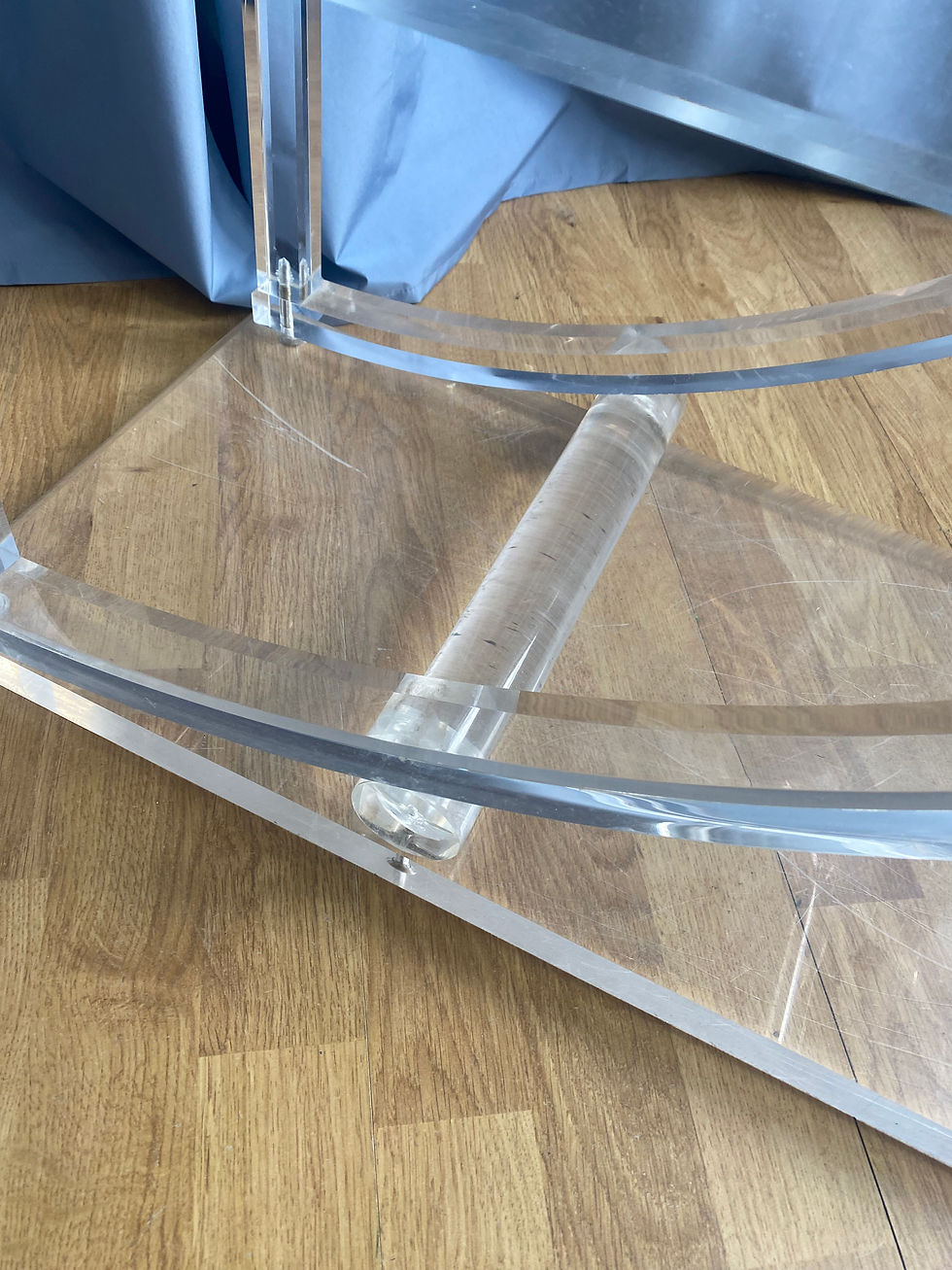 Thumbnail: Acrylic D-Shaped Shelf