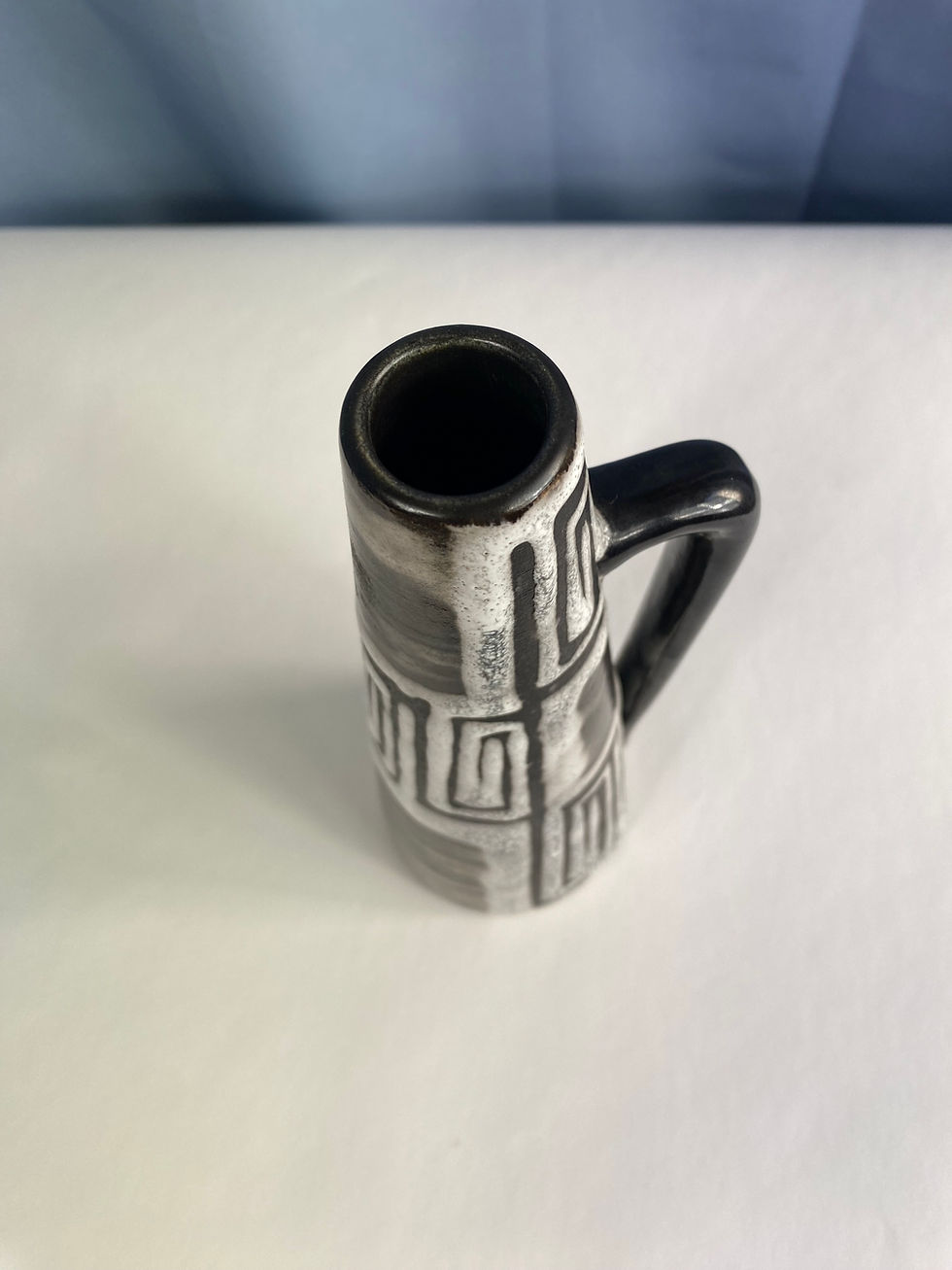 Thumbnail: Black and white vase