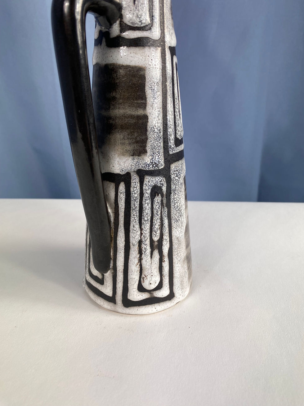 Thumbnail: Black and white vase