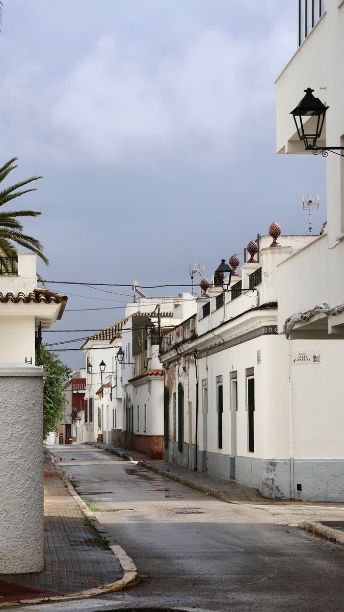 spain, españa, architecture, nicole jackson, photography, travel photography, barbate beach, barbate, costa de la luz, andalucia, west coast of spain, beaches, playa, casas, local houses, grey stormy sky,