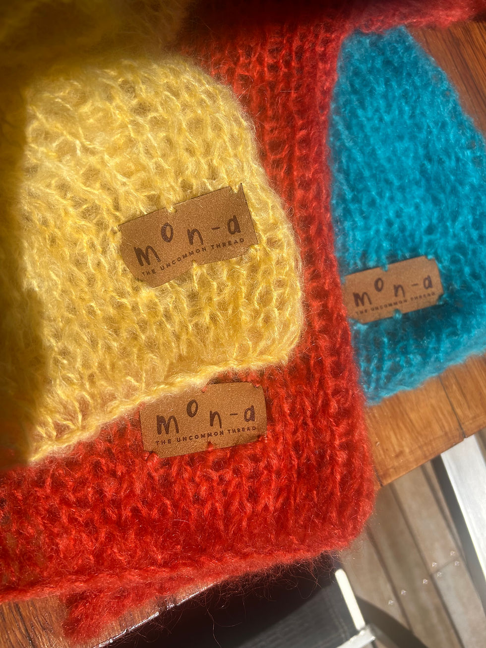 Mona-label detail-yeloow-orange-blue.jpeg