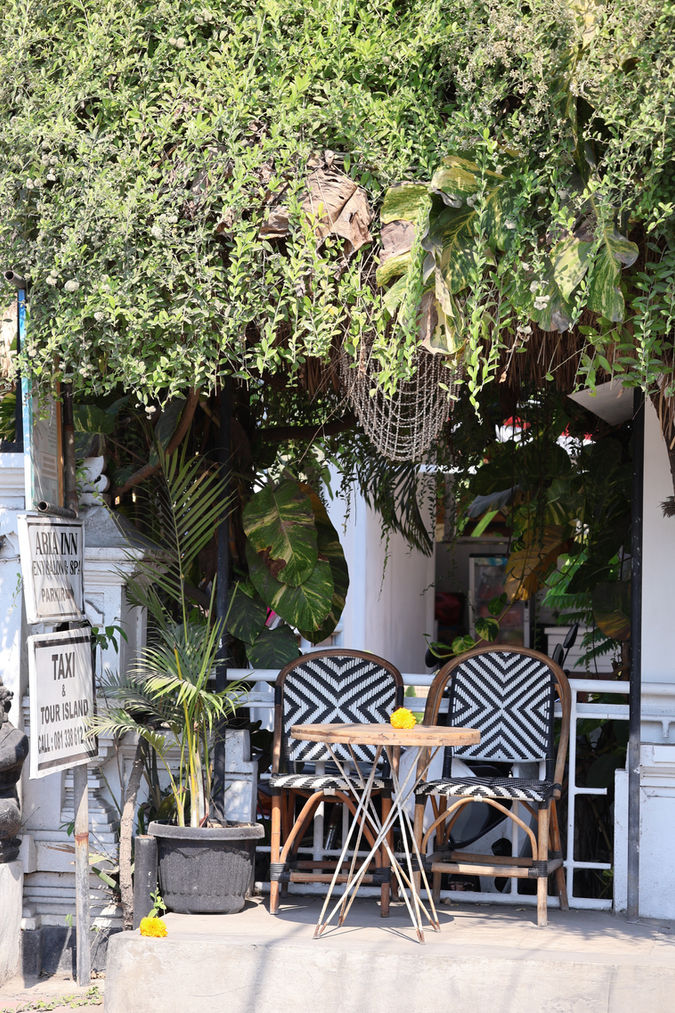 Shaded outdoor cafe seating, Nusa Lembongan, Bali
