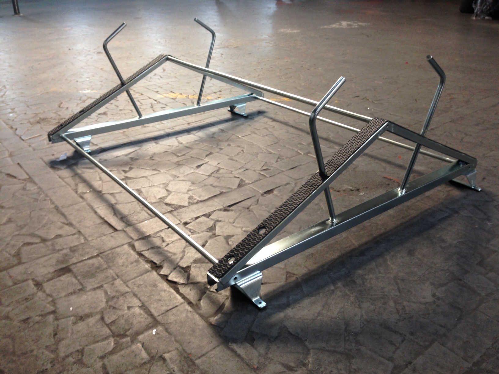 RACK DE TETO EM AÇO GALVANIZADO