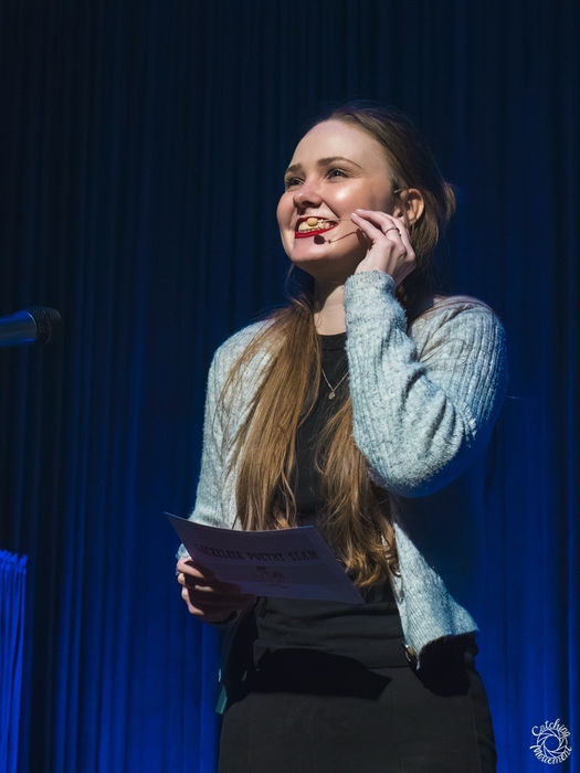 Moderatorin Annika Hofmann Gackeleia Poetry Slam
