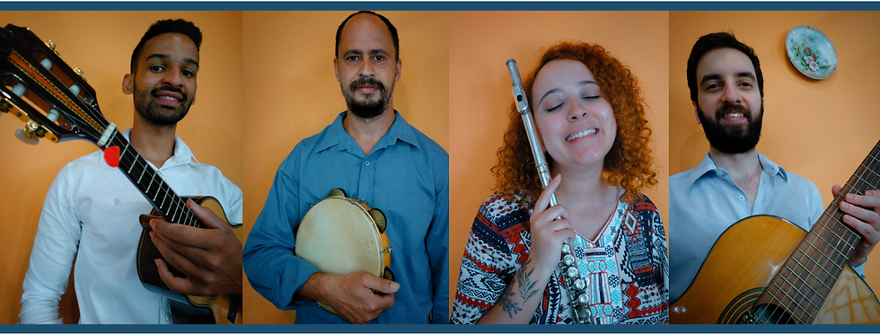 Três homens e uma mulher com seus instrumentos na mão: cavaquinho, pandeiro, flauta e violão.