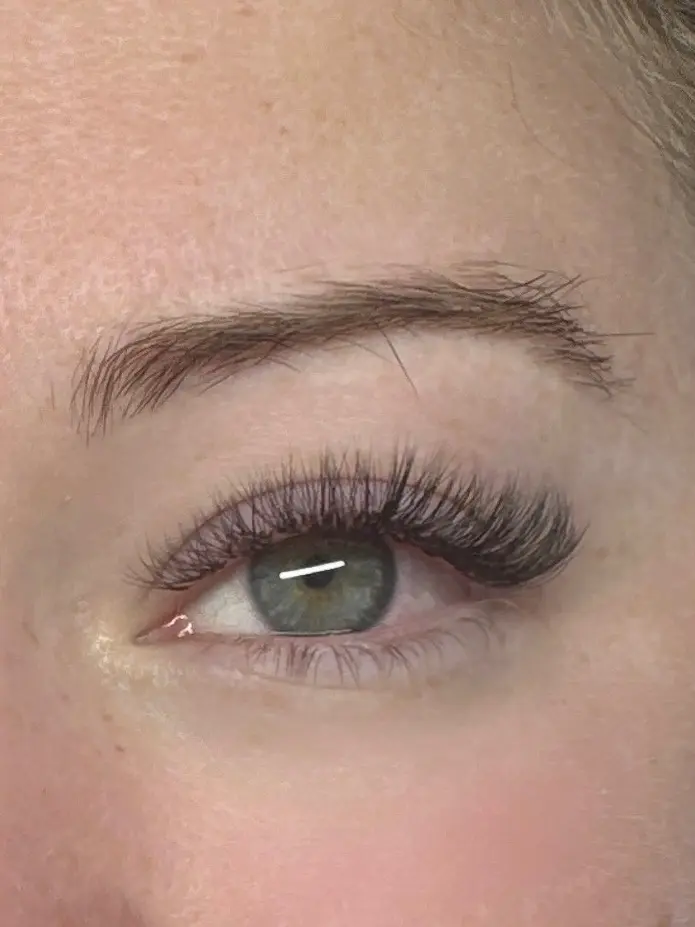 extension de cils volume russe 6d chez Tina Beauté à Mulhouse