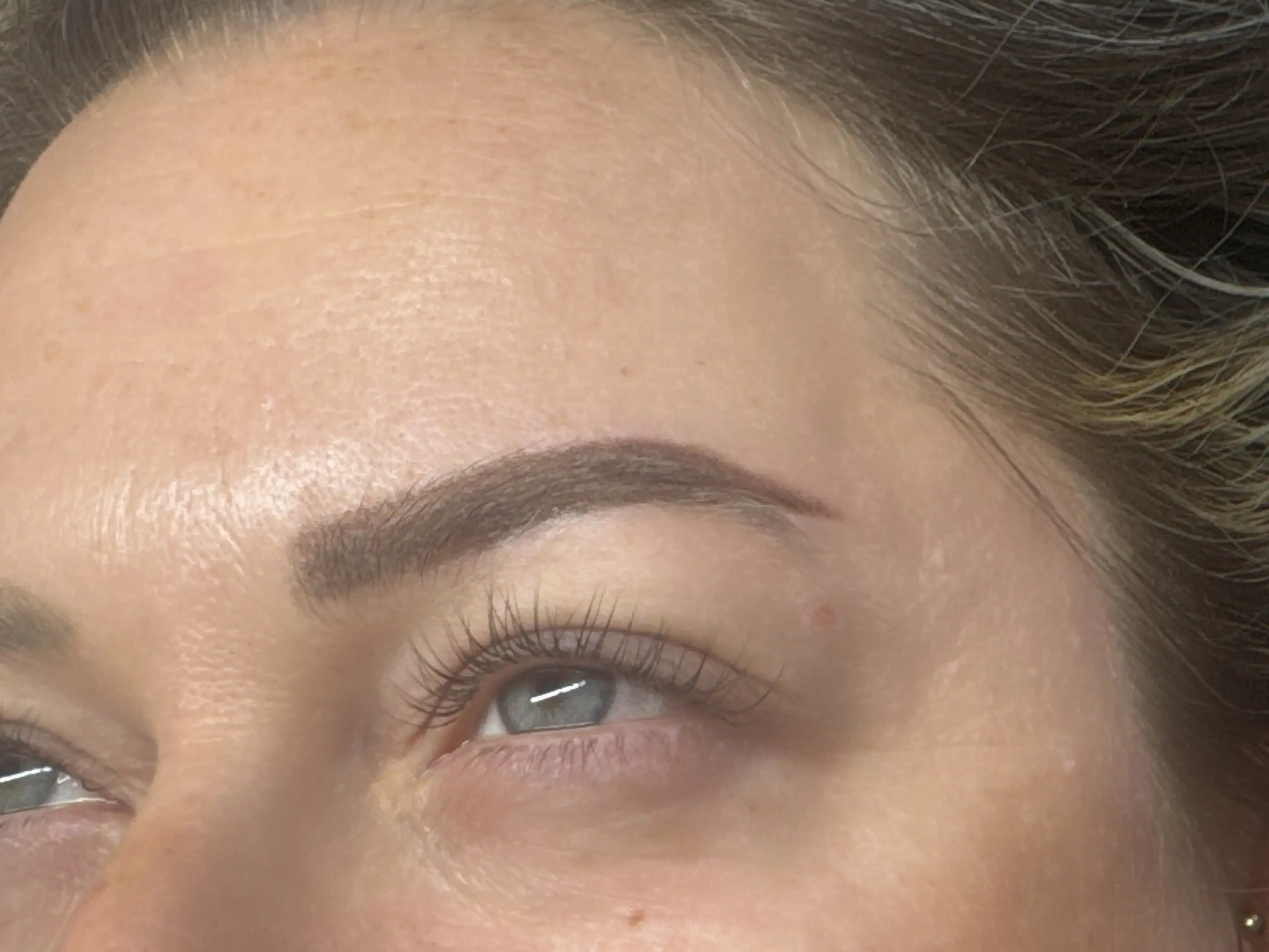 extension cil à cil naturel chez tina beauté à mulhouse