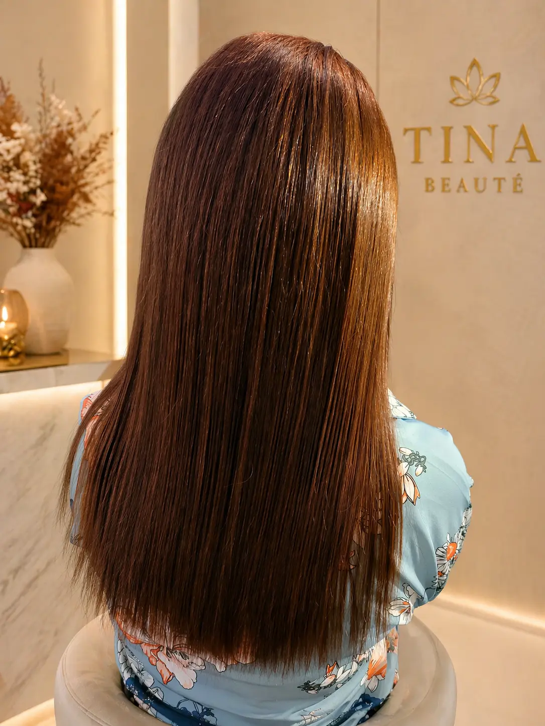 Cheveux lisses après un lissage japonais chez Tina Beauté à Mulhouse