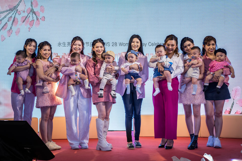 Group picture of Goh Liu Ying and the mummies with their babies at SWS 28 MV Official Launch Media Event