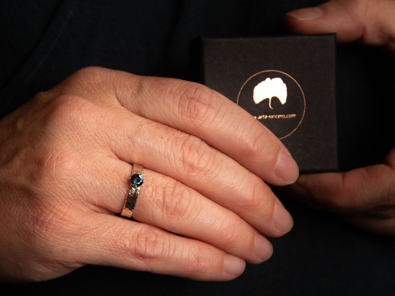 Miniature : Bague en or  blanc 750/00 et spinelle