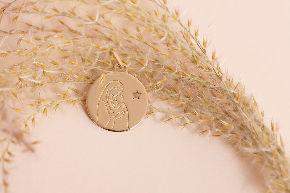 Médaille de baptême en or réalisée sur commande