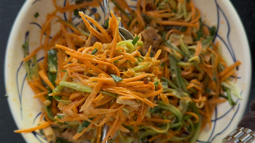 סלט עוף ובוטנים אסייתי