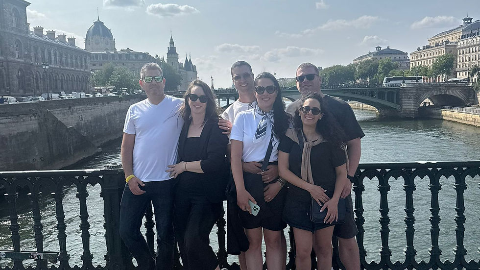 פריז עם חברים