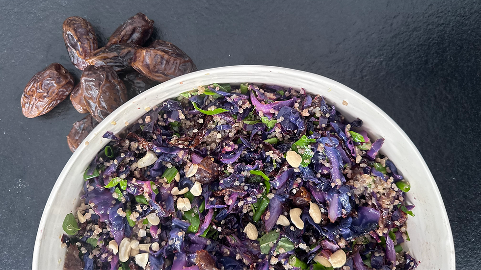 סלט כרוב סגול קינואה ותמרים