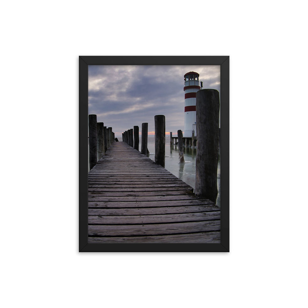 Miniaturbild: Gerahmter Poster: "The Lighthouse at the Lake"