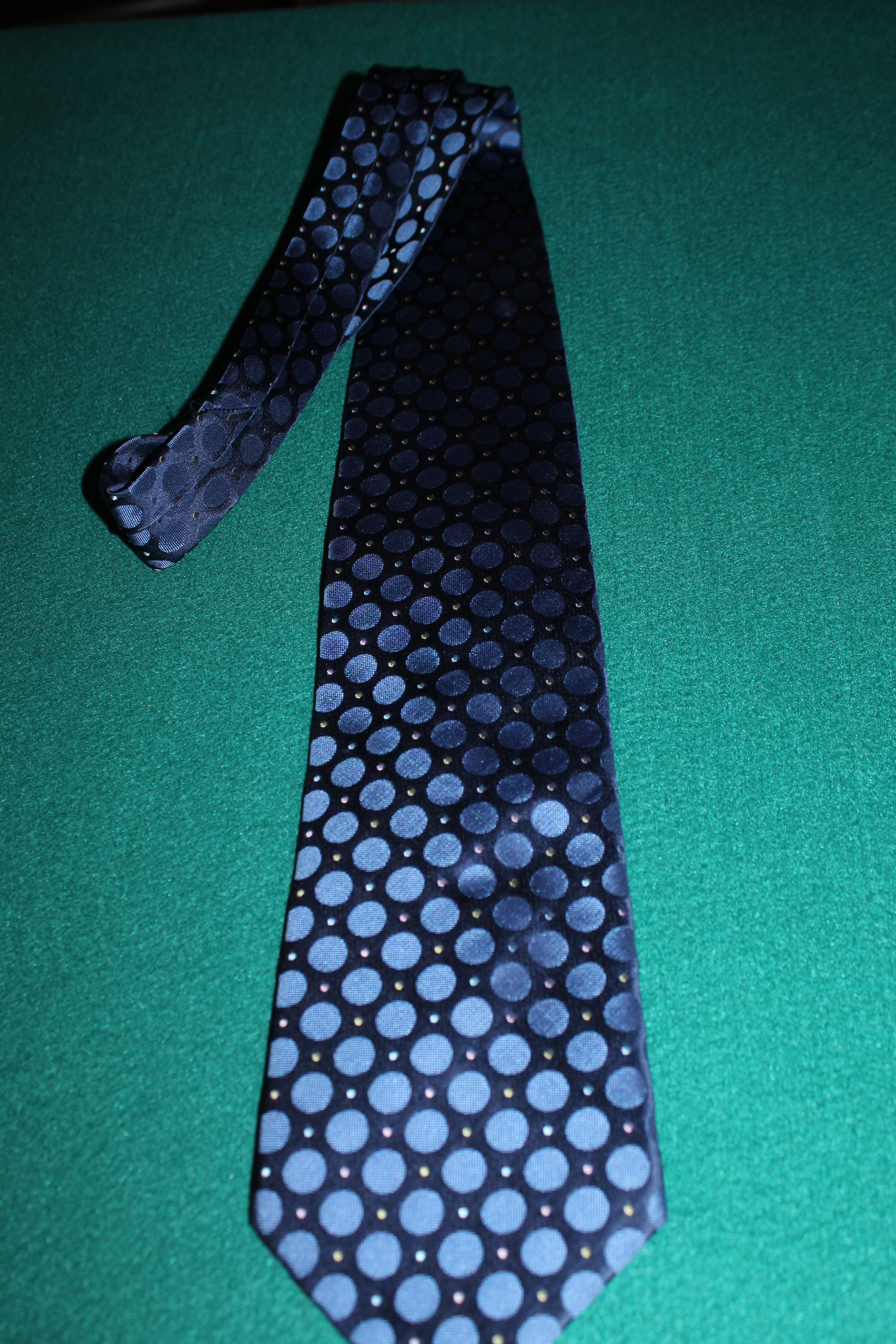 Claiborne 100% imported silk. hand made. Made in China blue circles