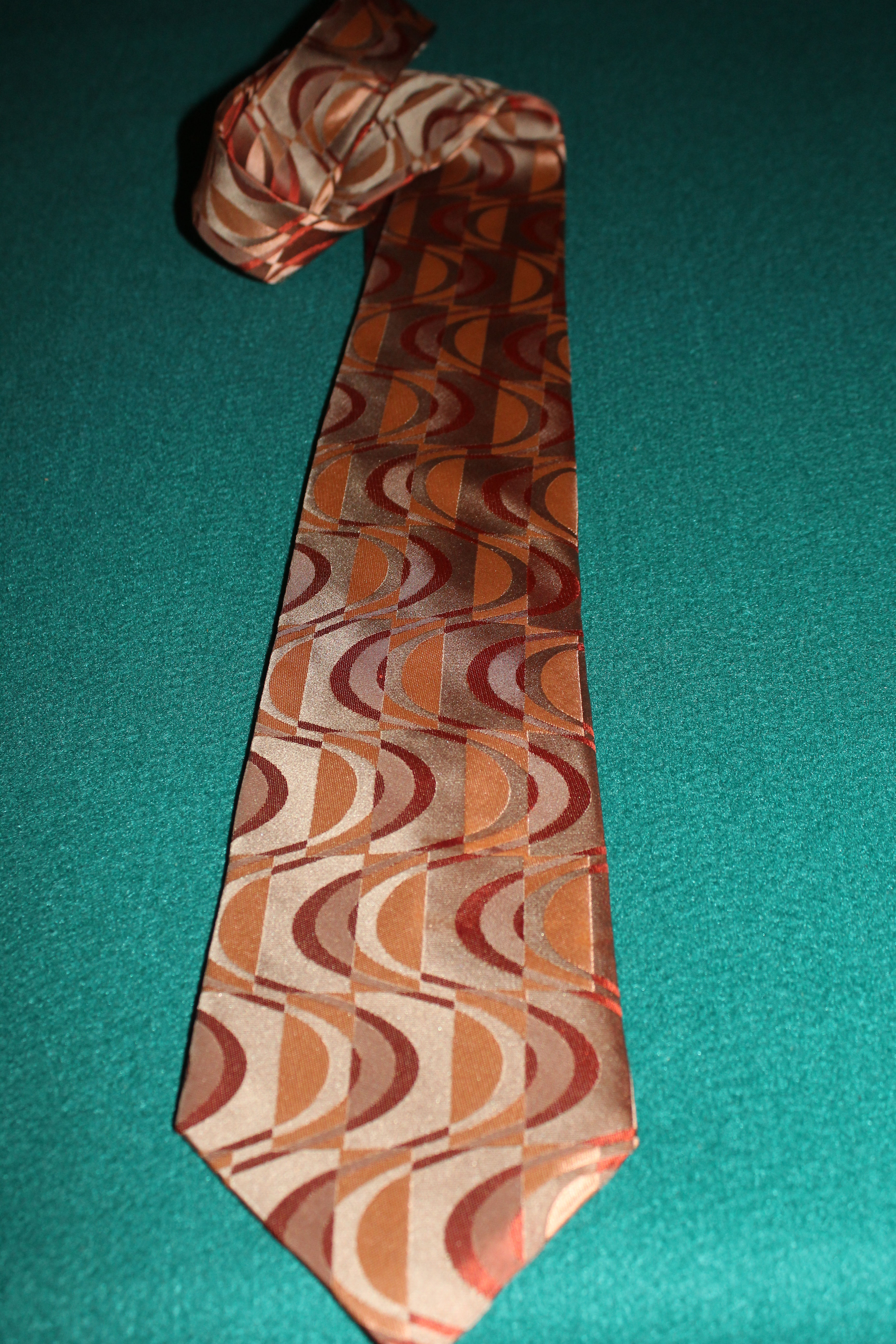ARROW USA 1851 made in China 100% silk Made in USA  S pattern