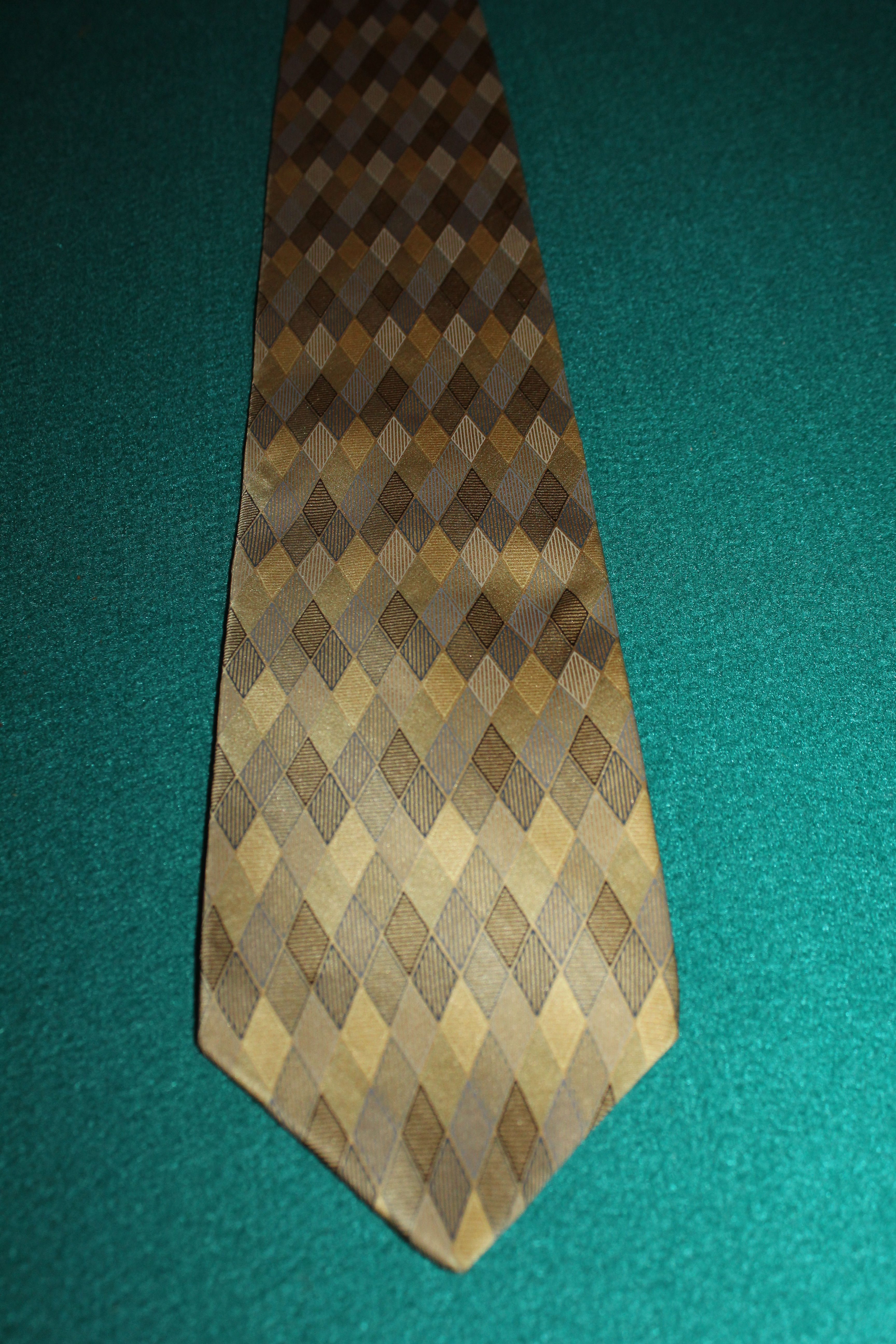DNKY  100% silk Made Costa Rica of imported fabric brown diamond pattern